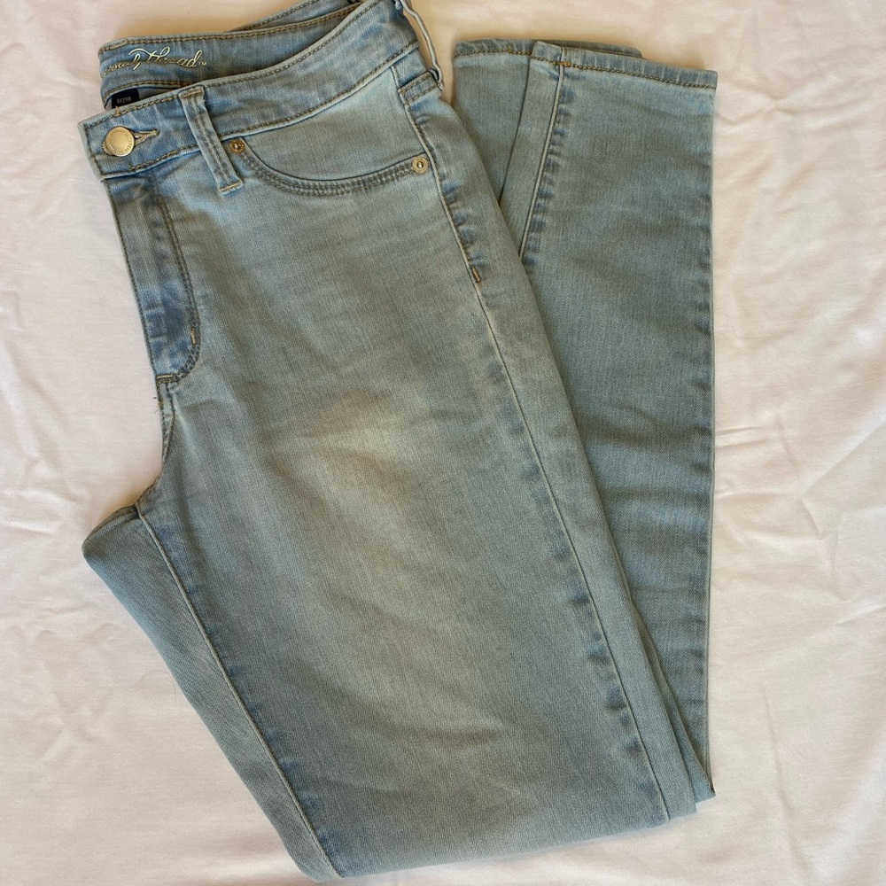 Universal Threads size 8 light wash jeggings